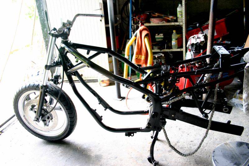 Nettoyage en profondeur dégraissage du kit chaîne moto Yamaha XJ6 avec du pétrole  désaromatisé 